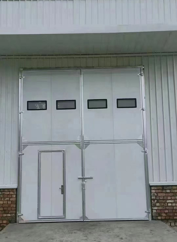 渭源工业门在设备装配车间出入口的实施记录